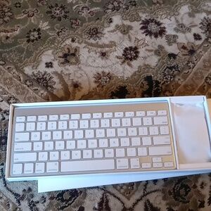 APPLE MAGIC KEYBOARD